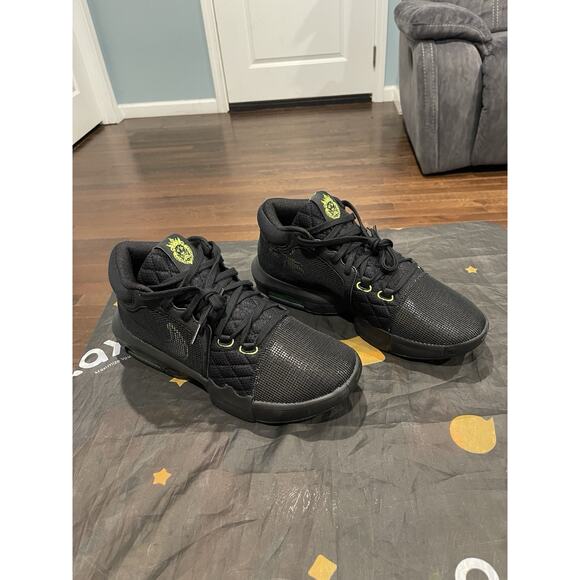 New Men’s Sz 10.5 Nike LeBron Witness 8 Mens Basketball Shoes Black FB2239-002 - Picture 2 of 7